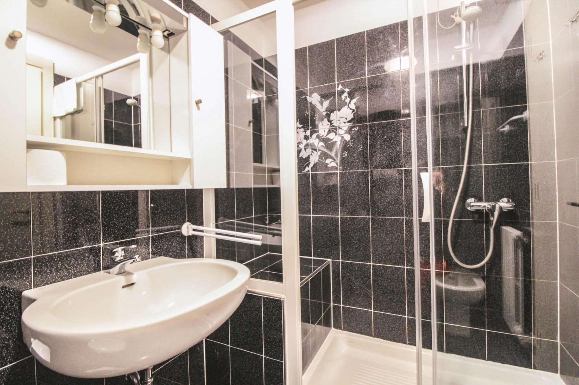 Lario Elegante Apartment Menaggio Luaran gambar